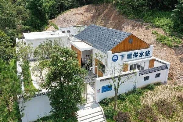水库水处理成饮用水过程中用什么药剂？