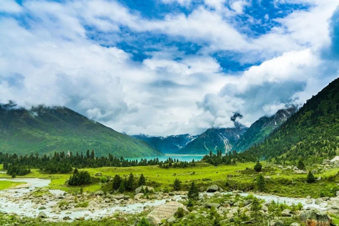 探寻四川隐秘在山水之间的美景，欣赏一波人间绝色，美到让人窒息