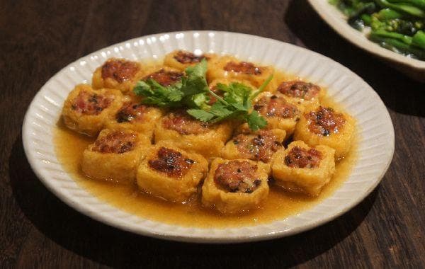 豆腐泡炖肉：一道经典的家常美食制作教程