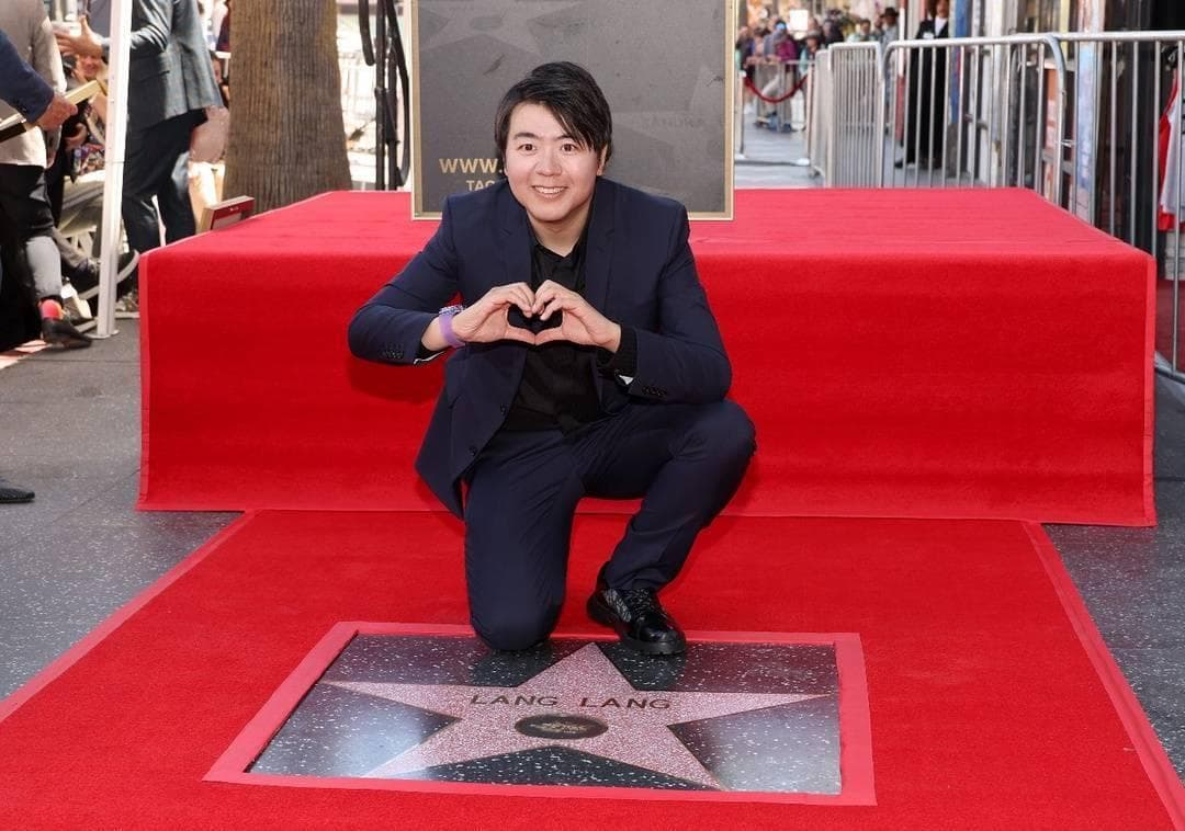 郎朗：从天才钢琴家到争议代言人