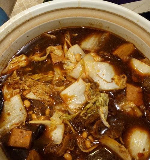砂锅大肠炖豆腐的做法（传统美味家常菜，口感鲜美营养丰富）