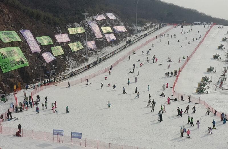 冰雪"热"再升温，浙江室内室外滑雪场人气爆棚