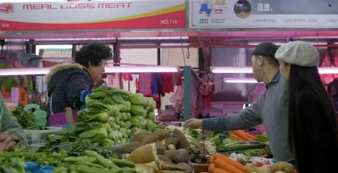在我工作的城市，妈妈开了一个“流动小卖部”