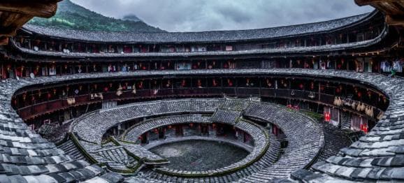 不愧是神秘壮观的东方古城堡，探秘永定土楼，赏世界奇观