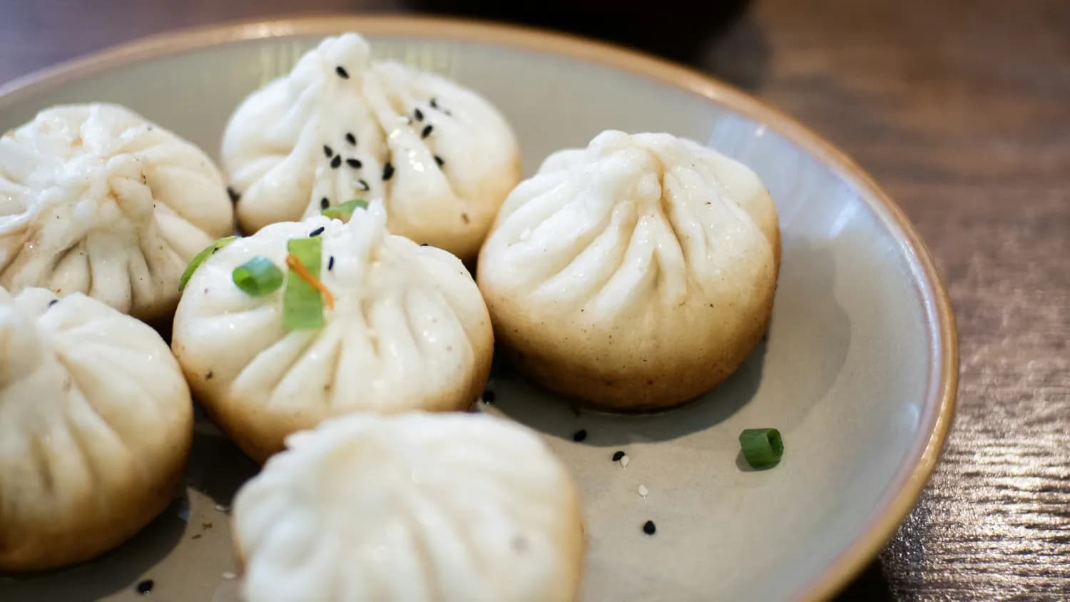 苏州山塘街必吃三家：生煎、蟹粉面、油汆团子