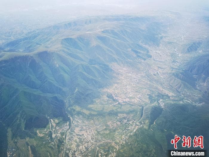 纪录片《河西走廊》带动文旅发展，成年轻人出游必备"宝典"
