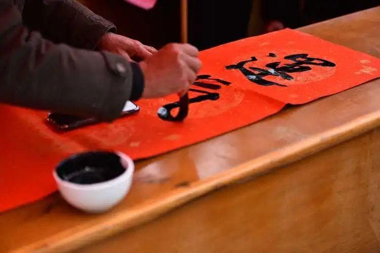 蛇年的春联怎么写？24副蛇年吉祥春联附横批