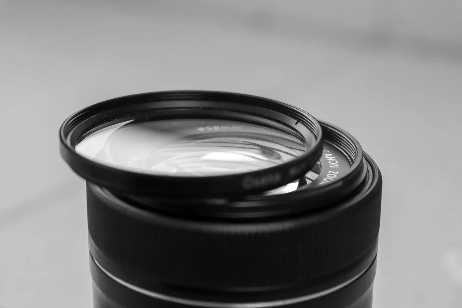 超细纤维布：科学清洁手机镜头的首选工具