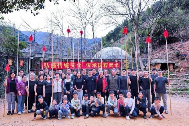 武学大师亲授古老绵张拳，传统武术“武”动现代潮生活