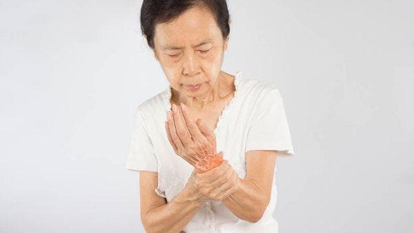 手腕不小心被玻璃割伤怎么处理
