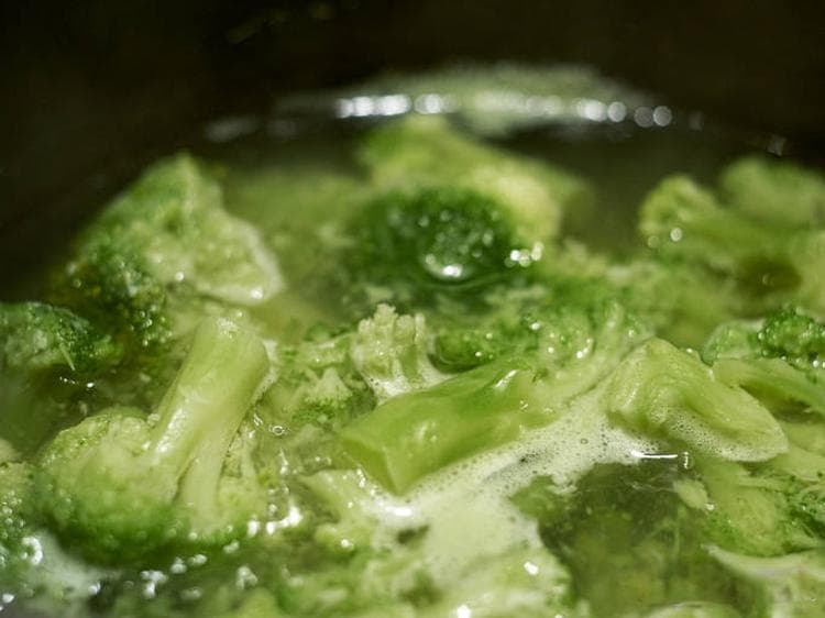 食物潜藏有害物质，焯水才能吃得健康