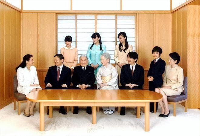 坚持近亲结婚两千年，日本天皇家族为何如此奇葩？