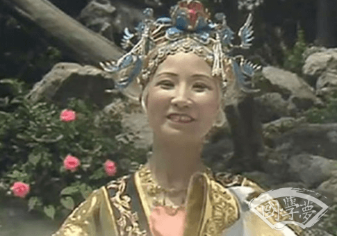 黎山老母的真实身份是什么？观音菩萨都尊称她为母亲