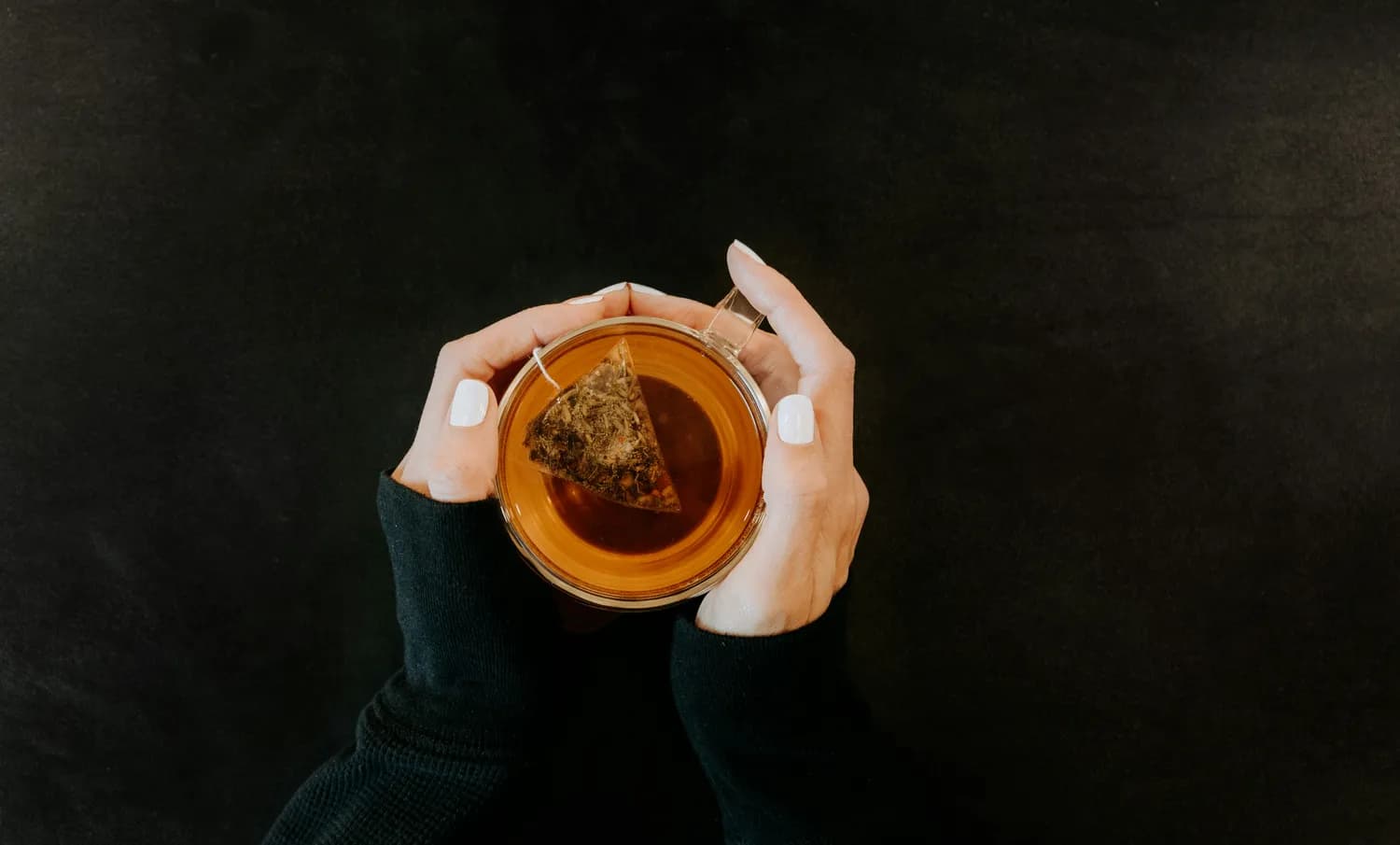 经期喝茶有讲究：这些茶类要慎饮，这些饮品更合适