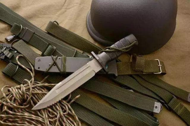 冷兵器也威武，解放军使用的五大军刀 每一个都有特殊的作战功用