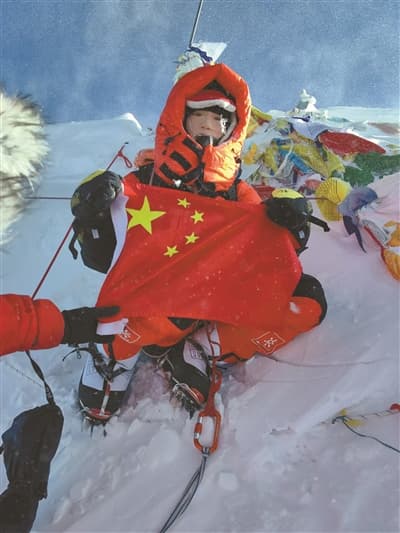 从峰顶到峰顶 中国最年轻珠峰女孩的攀登之旅