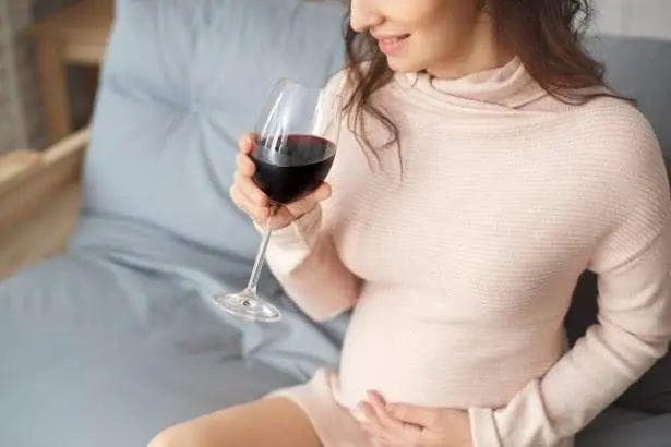 怀孕能否喝酒？白酒、啤酒、红酒、果酒全解析，替代选择大揭秘！