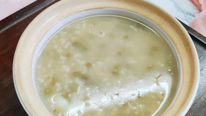 清热解毒又营养，夏季绿豆粥制作详解