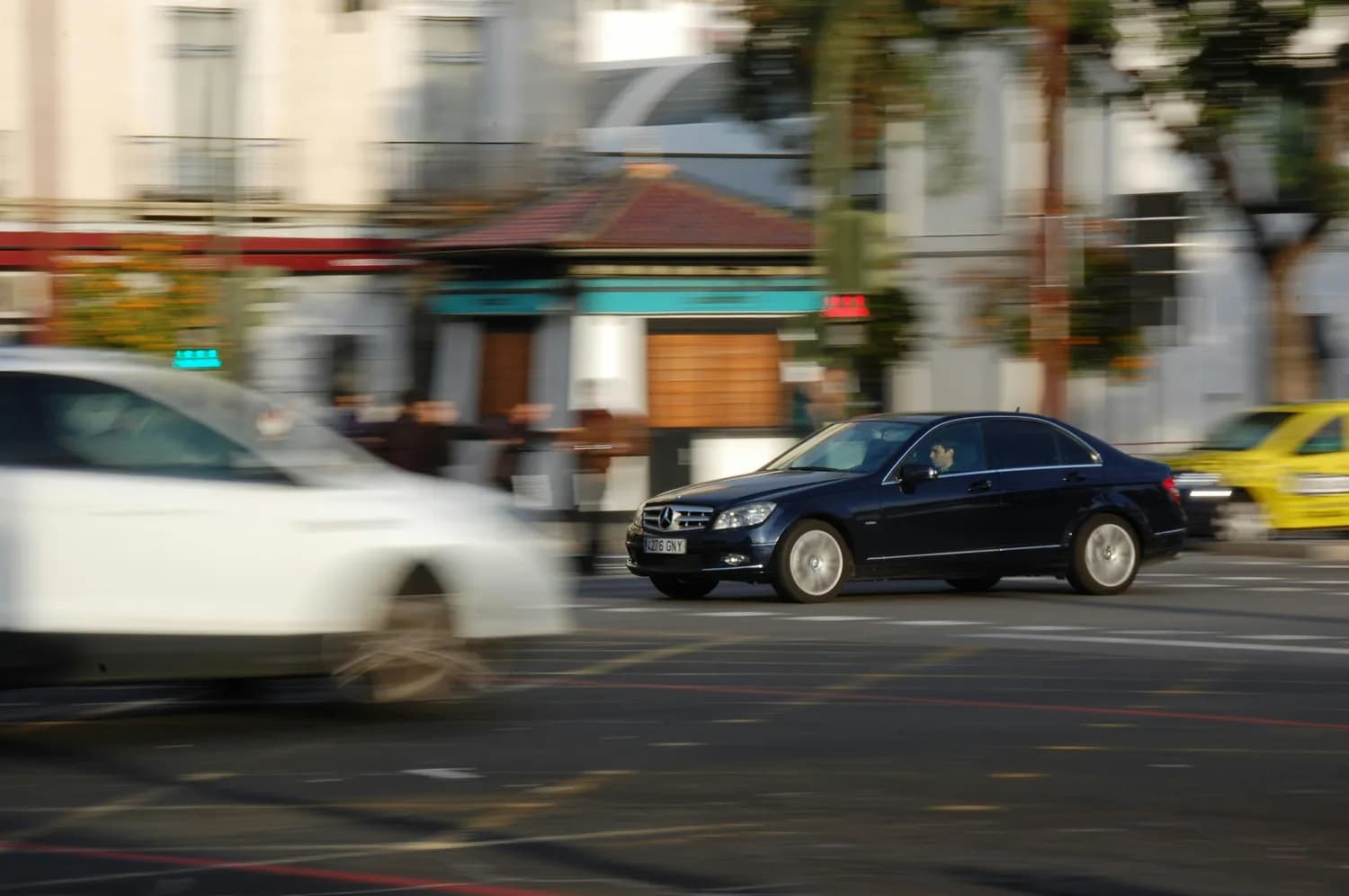 紧凑型轿车 vs SUV：谁更适合你？