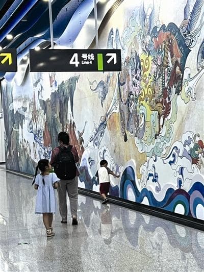 成都地铁里的艺术长廊：一场地下壁画之旅