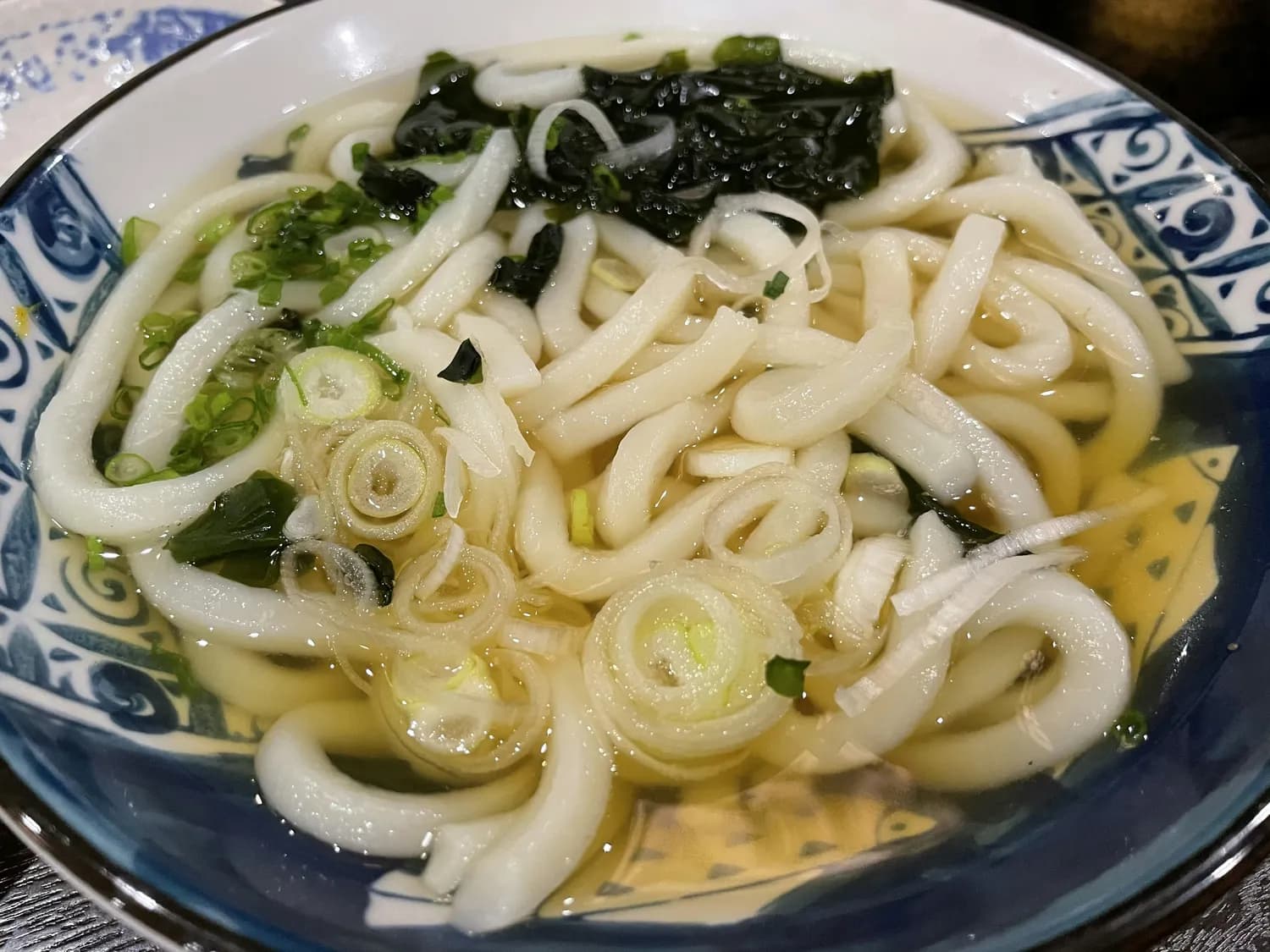 白玉菇汤的最佳配料：韭菜还是香菜？