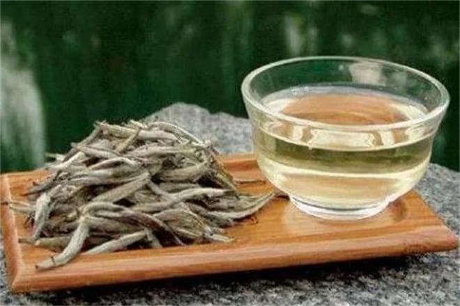 白茶是绿茶还是红茶？白茶是什么茶？茶树品种和制作工艺别搞混了