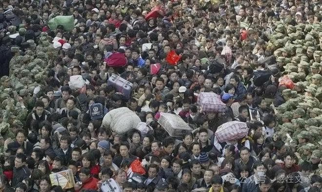 春运史上最悲惨教训！40万人被困广州车站11天，4万军警展开救援