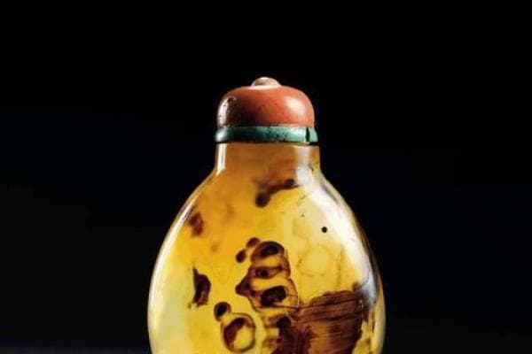 鼻烟壶：从实用器物到艺术珍品的历史演变