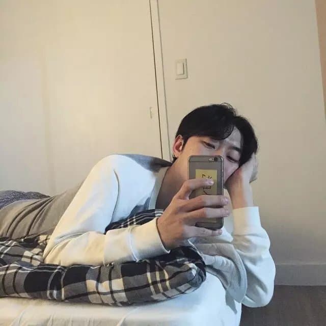手机屏幕分离了的时候用哪个胶水