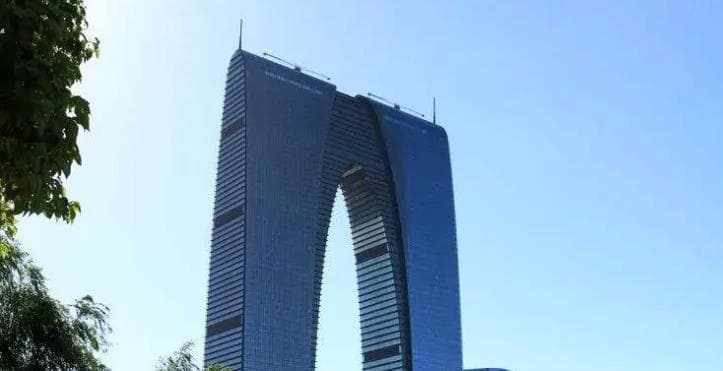 苏州“东方之门”：一座被称作“大裤衩”的地标性建筑
