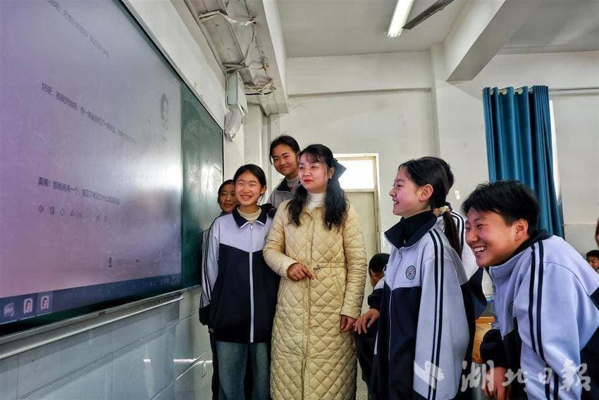 传统教学融入现代科技 AI走进襄阳课堂