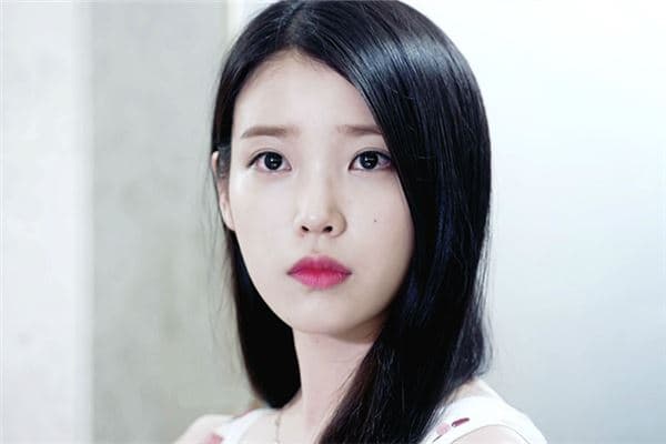 山根低的人面相解析：运势与性格特征全揭秘