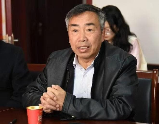 传承民间文化：写对联与贴对联