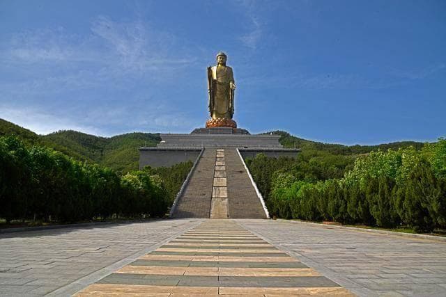 中原大佛：旅游风光背后的深思与启示