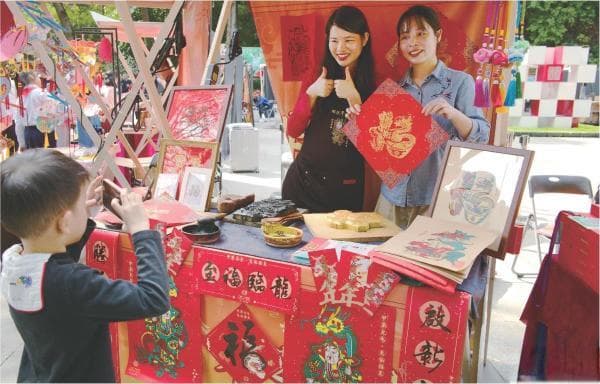 “蹲个春节搭子”！这届年轻人在线“摇人”