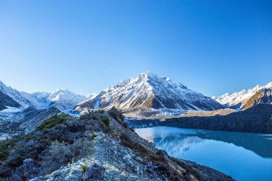 雪山婚礼：神圣的誓言与浪漫的仪式
