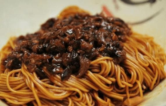老北京炸酱面制作教程：从食材到成品的详细指南