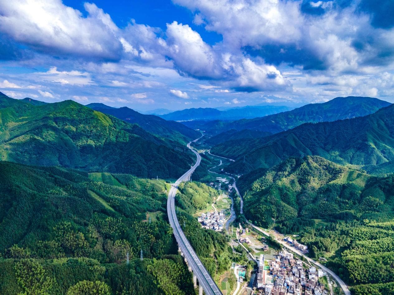 二广高速：砥砺十载，同心守护三省通衢