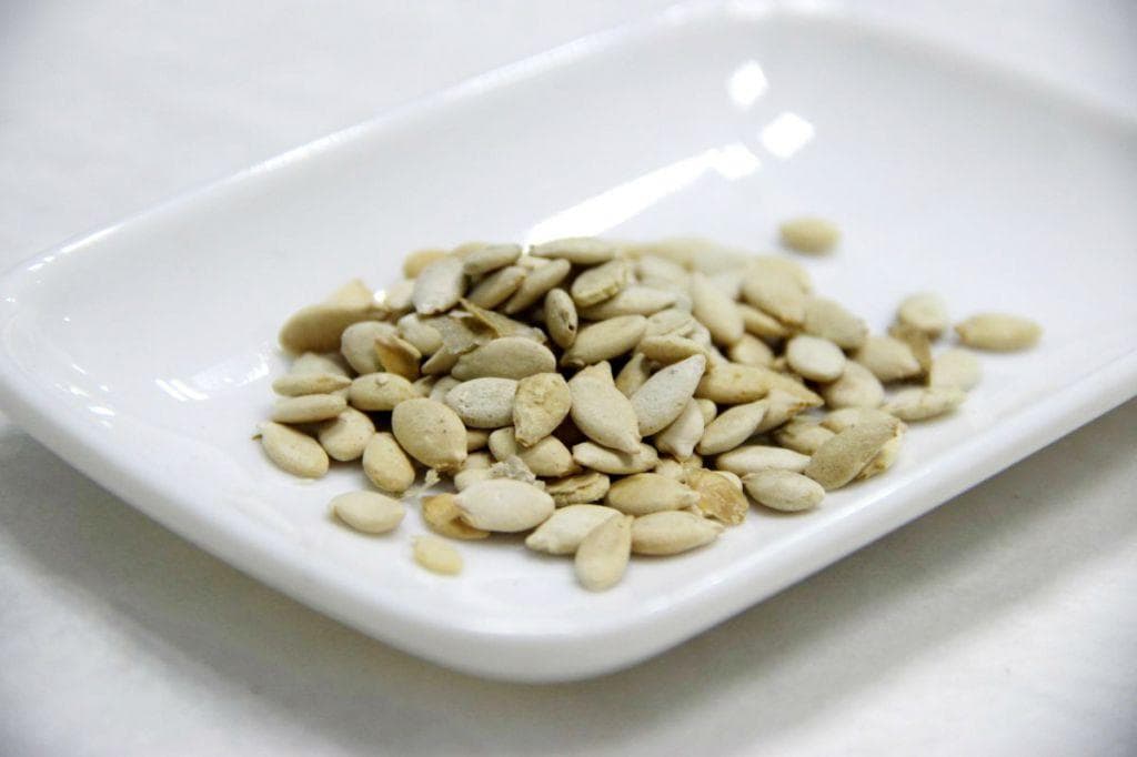 南瓜子的嘌呤含量是多少？过量食用会影响尿酸水平吗？