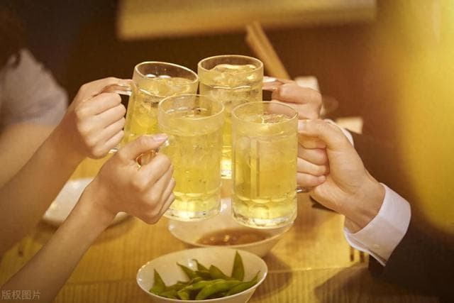 从护心到伤心：酒精的双面性解析