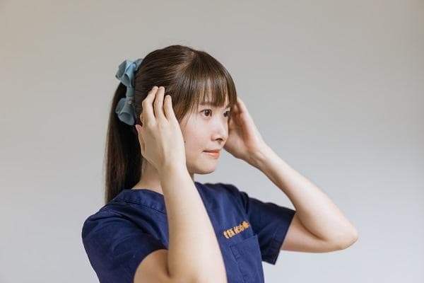 頭部疼痛或与肌肉紧张有关，物理治疗师教你如何放松肌肉缓解头痛