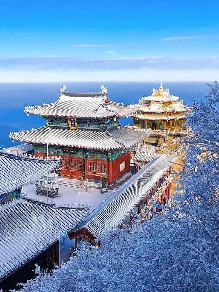 冬日仙境老君山：雪景奇观与道教文化的完美结合