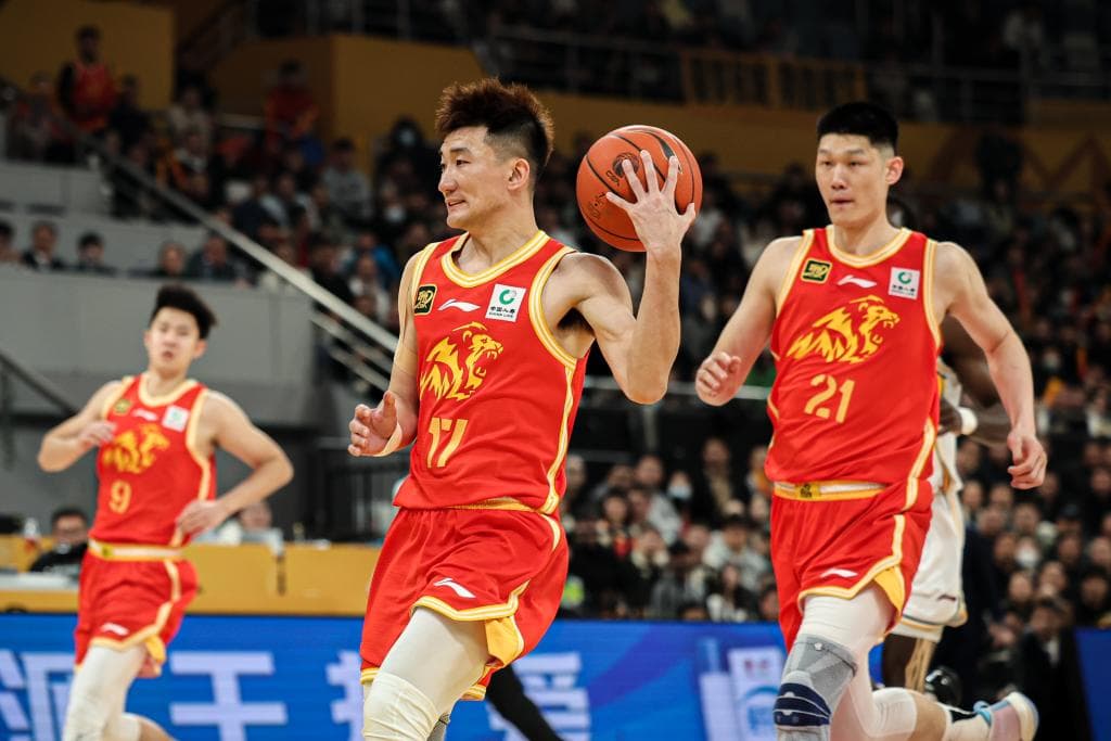 CBA常规赛综述：争冠扑朔迷离 群星各有千秋