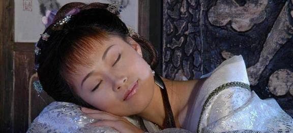 因为长得太美，皇帝甘愿被她奴役，死后连她尸体都不放过