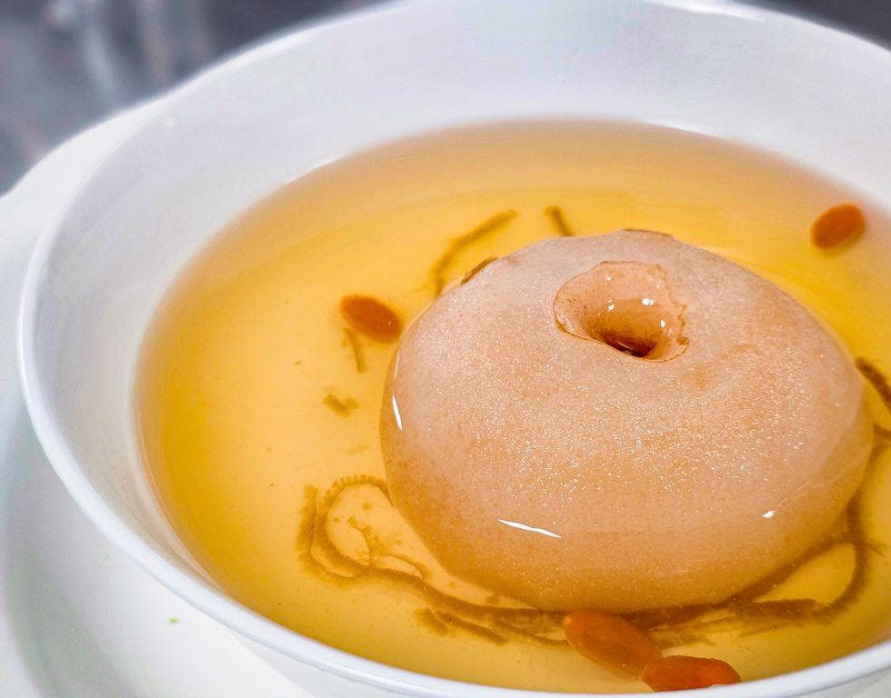 水果蒸熟吃更养生？蒸苹果改善便秘、蒸雪梨润肺止咳，蒸水果功效禁忌＋食谱一次看