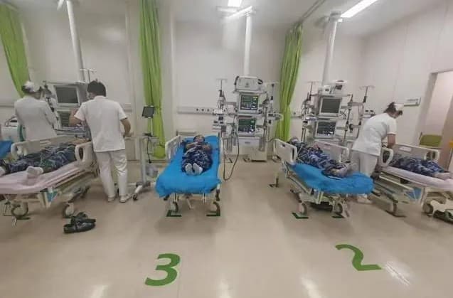 陕西一学校高温下军训多名学生中暑住院 校方回应