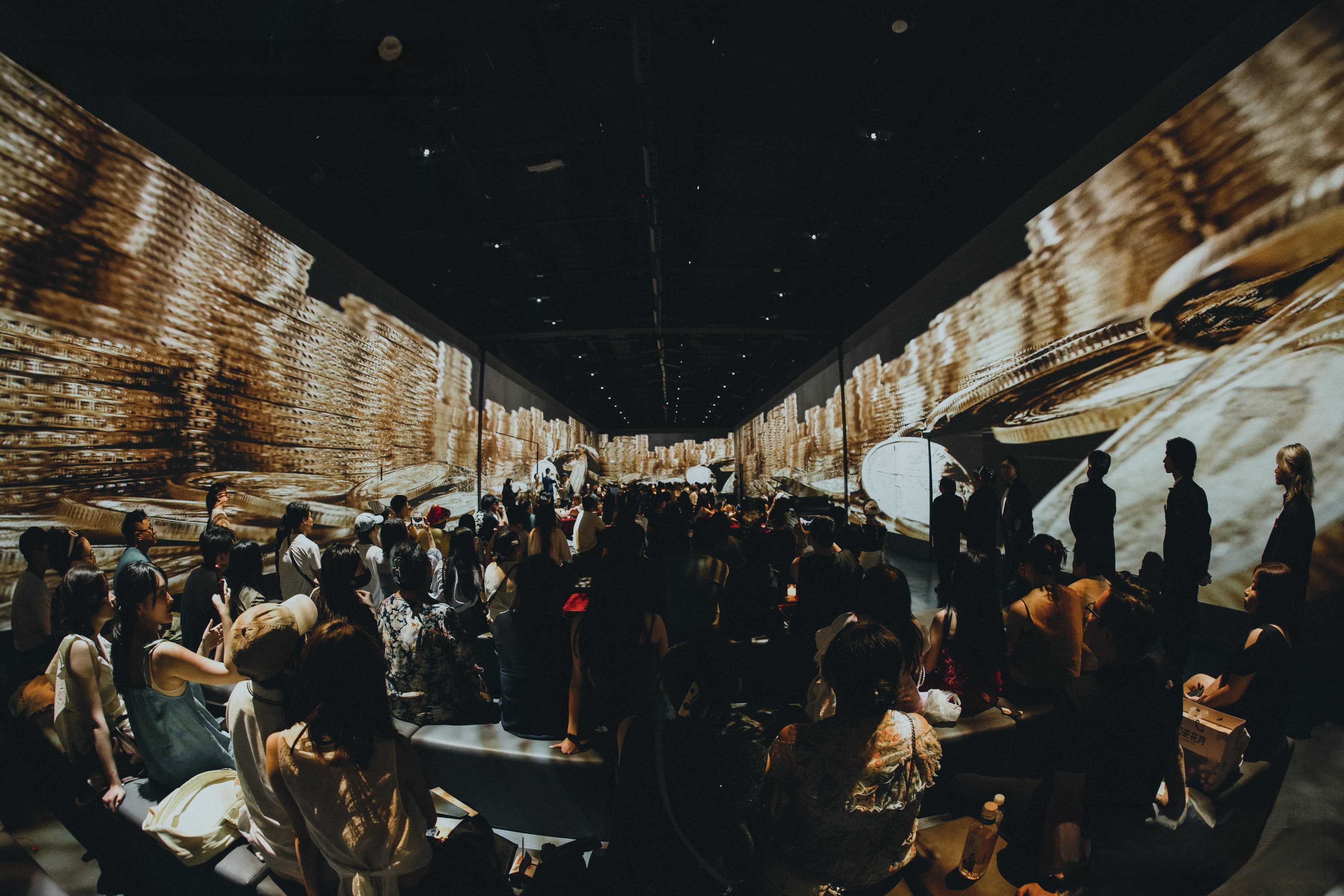 文化观察｜拓展戏剧艺术的边界，沉浸式互动剧目带你一秒“入戏”