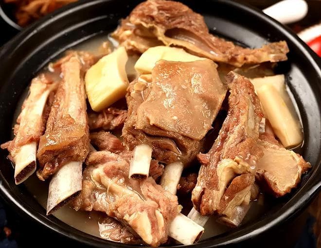 羊肉怎么炖才好吃？原来这么简单，放入4个香料，肉嫩汤鲜没膻味