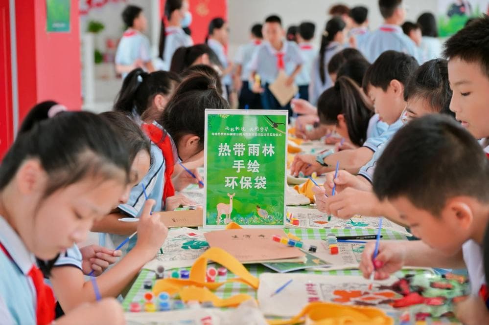 海南热带雨林国家公园自然教育进校园活动：激发自然探索热情