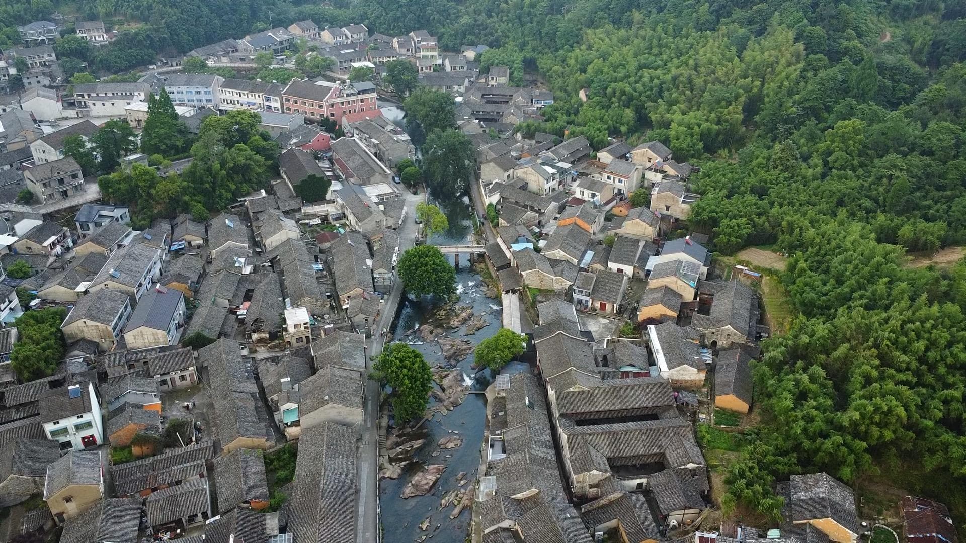 岩头村：百年古村的山风乡韵